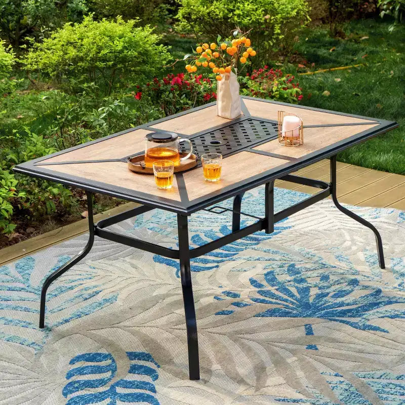 Set da pranzo da esterni in metallo da 7 pezzi con tavolo rettangolare in metallo 152x94 cm e sedie imbottite girevoli - Captiva Designs