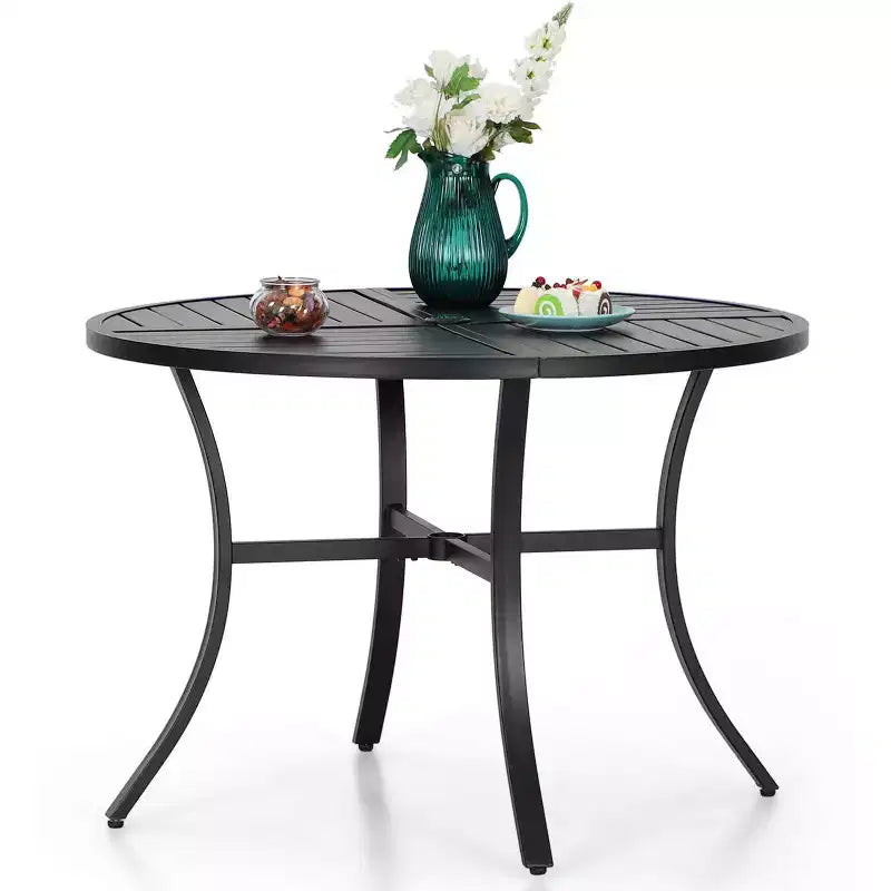 Set da pranzo da esterno 5 pezzi con sedie impilabili a righe e tavolo rotondo in metallo con foro per ombrellone - Nero - Captiva Designs: Telaio in acciaio