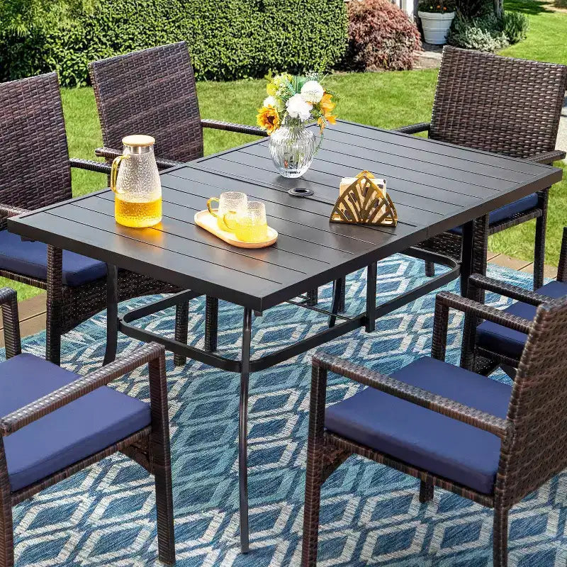 Set da pranzo da 7 pezzi per patio con tavolo rettangolare con foro per ombrellone da 2,6" e poltrone in vimini e rattan - Nero - Captiva Designs