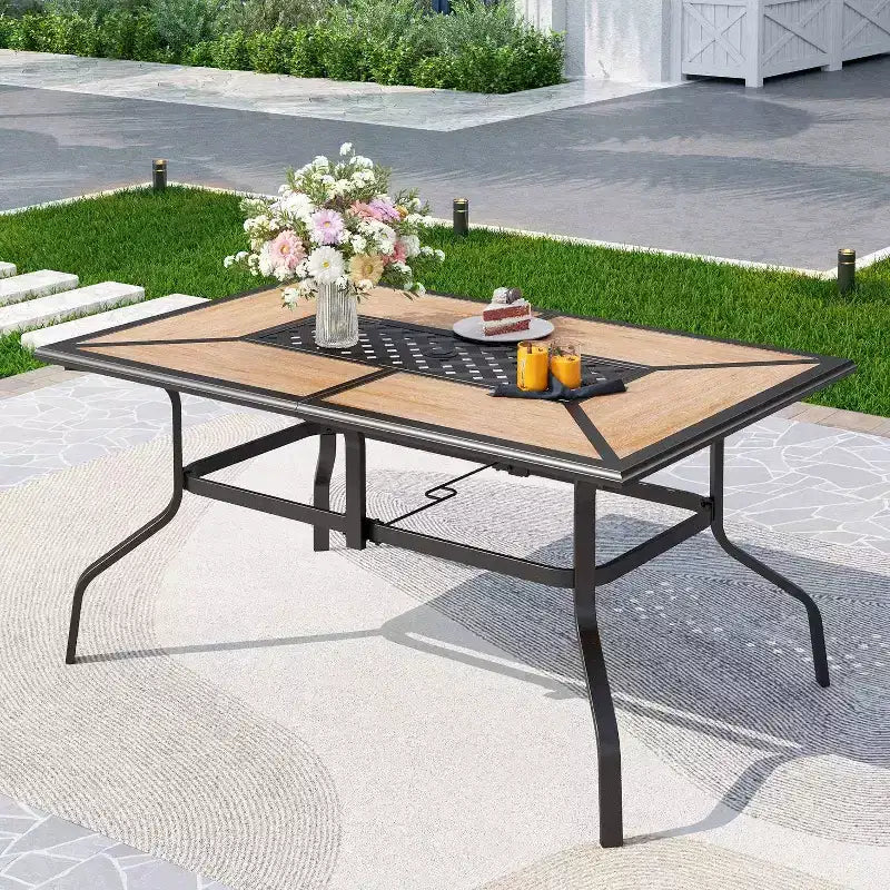 Set da pranzo da esterno 7 pezzi con sedie girevoli e tavolo in simil legno/metallo con foro per ombrellone - Captiva Designs: Struttura in acciaio verniciato a polvere