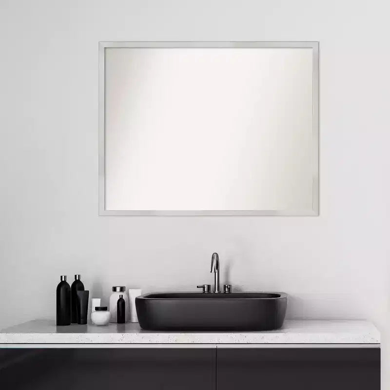 Specchio da parete per bagno in legno argento Svelte non smussato 30" x 24" - Amanti Art: Rettangolo moderno, montaggio a parete