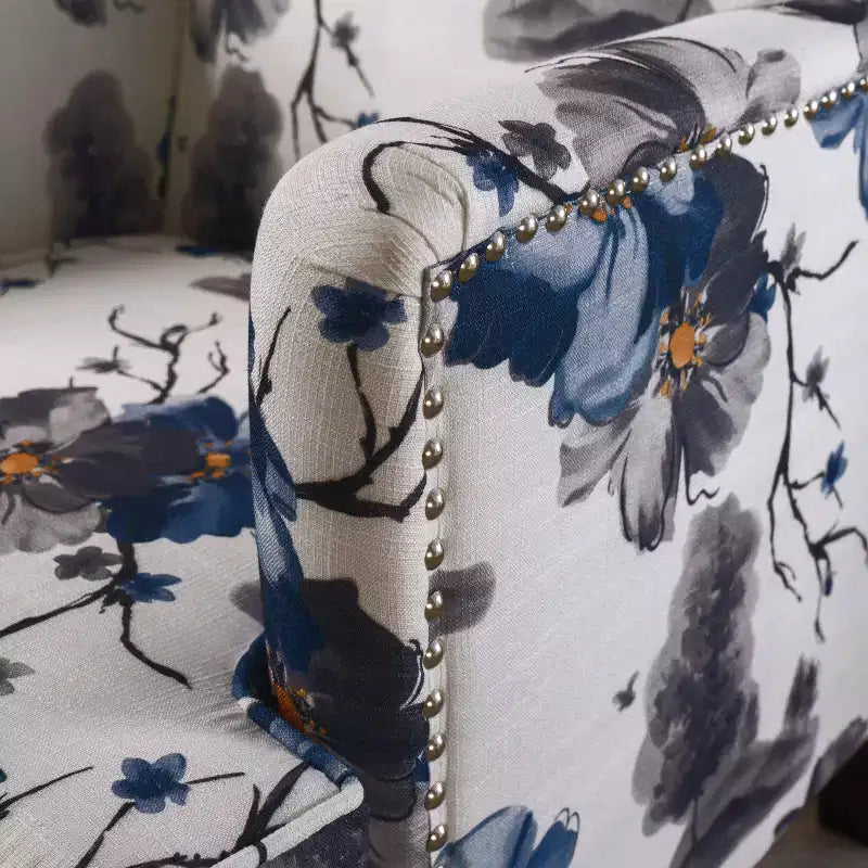 GDFStudio Eve Poltrona Club imbottita in tessuto in stile contemporaneo con rifiniture in borchie e stampa floreale