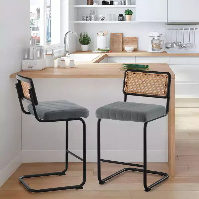 Bekrvio 26 Sgabelli da Bar Altezza Contatore - Rattan, Rivestimento in Velluto con Schienale in Cannetta & Struttura in Metallo, Sgabelli da Cucina Moderni di Metà Secolo per Isola da Cucina