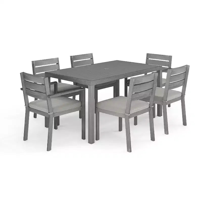 Set da patio Martha Stewart Bedford per interni ed esterni con tavolo da 62 pollici e 6 sedie da pranzo con finitura in alluminio spazzolato effetto legno e cuscino di seduta per tutte le stagioni