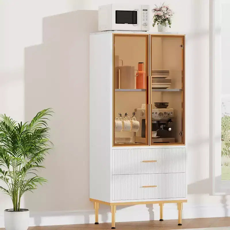 Credenza moderna scanalata con anta in vetro e 2 cassetti, ripiani regolabili, dettagli dorati, struttura in MDF per cucina, soggiorno, ufficio