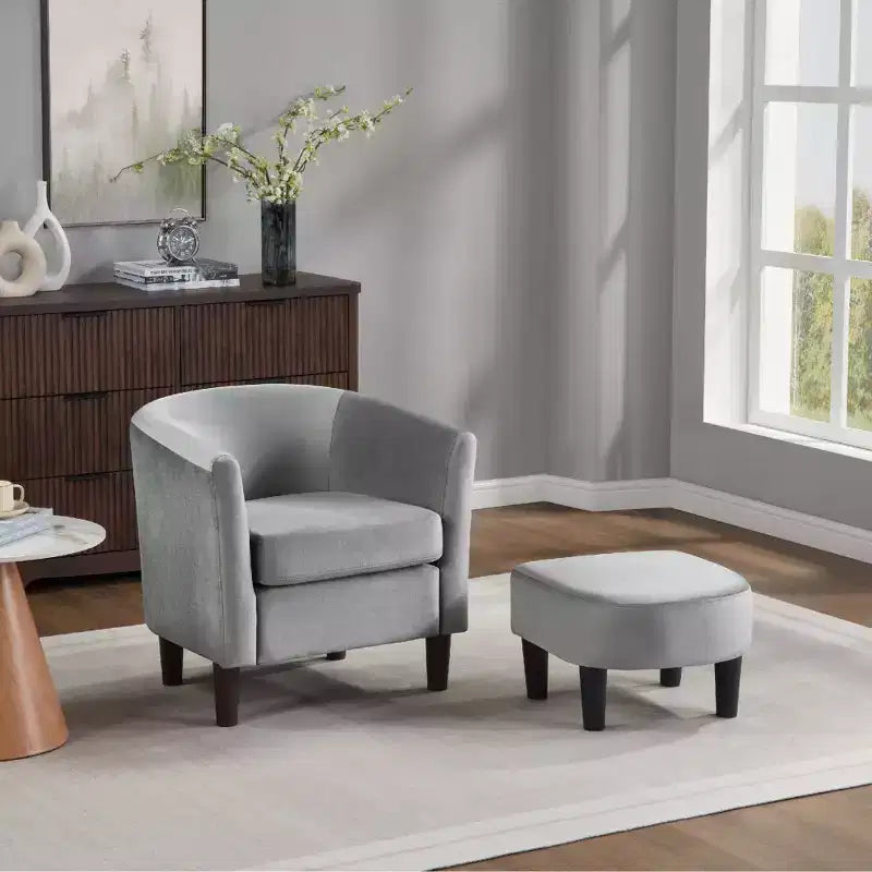 Poltrona moderna Bestier in velluto grigio con poggiapiedi, schienale a U e seduta imbottita spessa 4 cm