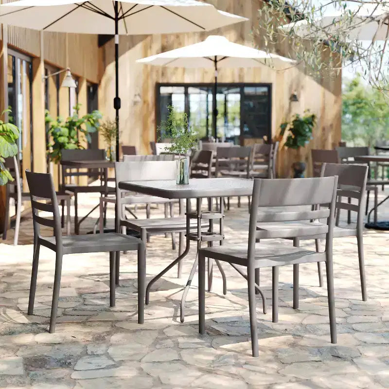 Flash Furniture Bridgeport Set di 2 Sedie da Patio Impilabili per Interni-Esterni con Schienale a Doghe, Sedia Commerciale in Resina per Tutte le Stagioni