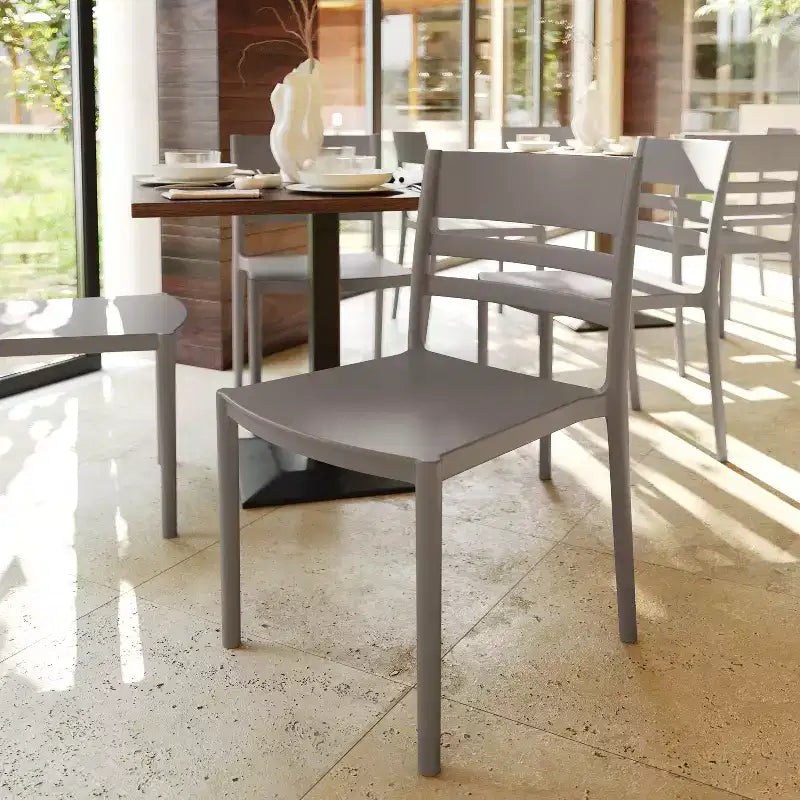Flash Furniture Bridgeport Set di 2 Sedie da Patio Impilabili per Interni-Esterni con Schienale a Doghe, Sedia Commerciale in Resina per Tutte le Stagioni