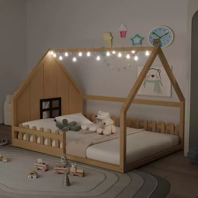 Letto a casetta in legno di dimensioni standard Whisen con finestra e recinzione