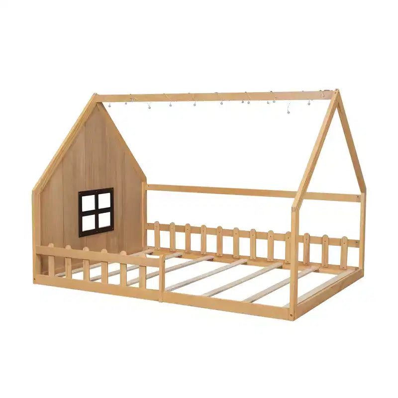 Letto a casetta in legno di dimensioni standard Whisen con finestra e recinzione