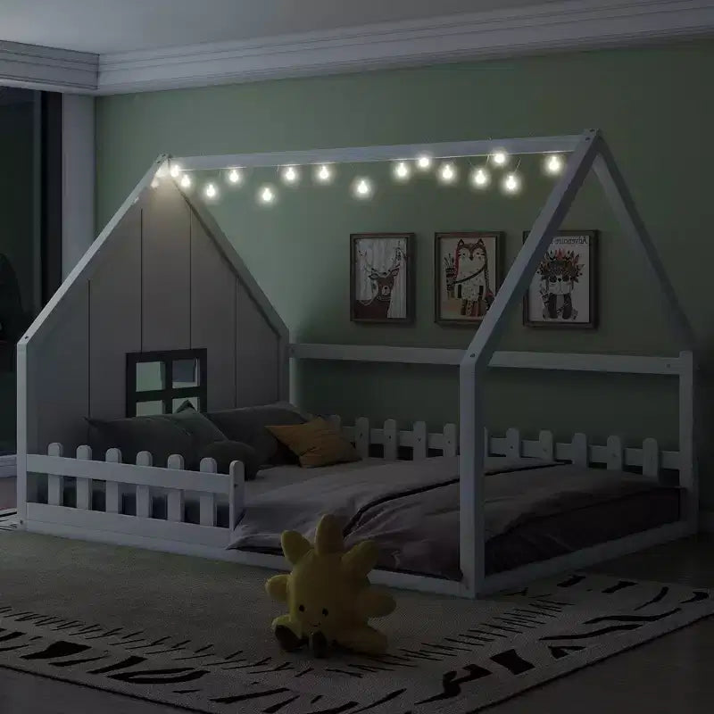 Letto a casetta in legno di dimensioni standard Whisen con finestra e recinzione