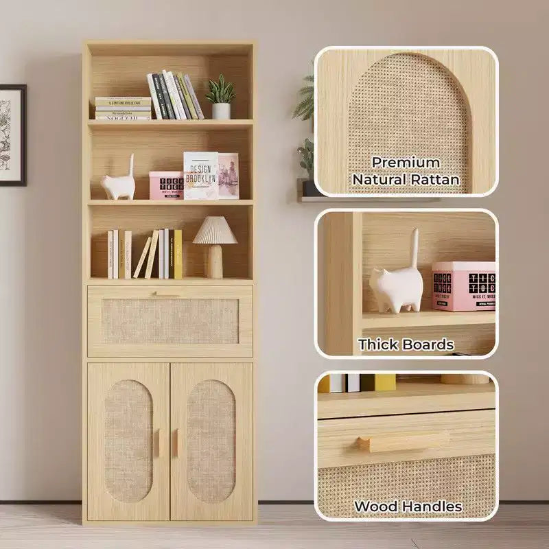 Vetrina Karl Home in rattan color cuoio con 3 ripiani, 1 cassetto, 2 ante, 180 cm H.