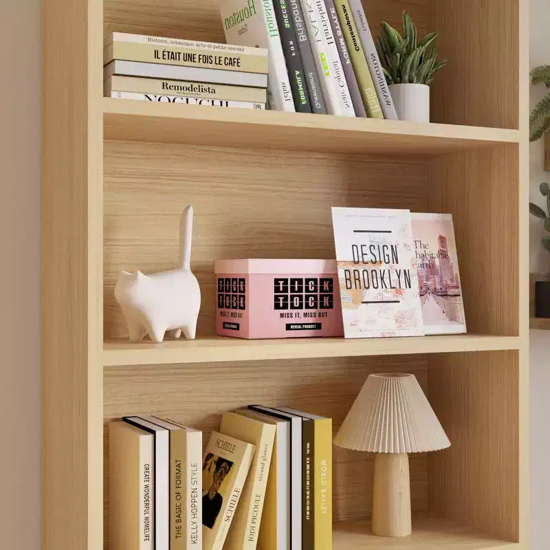 Vetrina Karl Home in rattan color cuoio con 3 ripiani, 1 cassetto, 2 ante, 180 cm H.