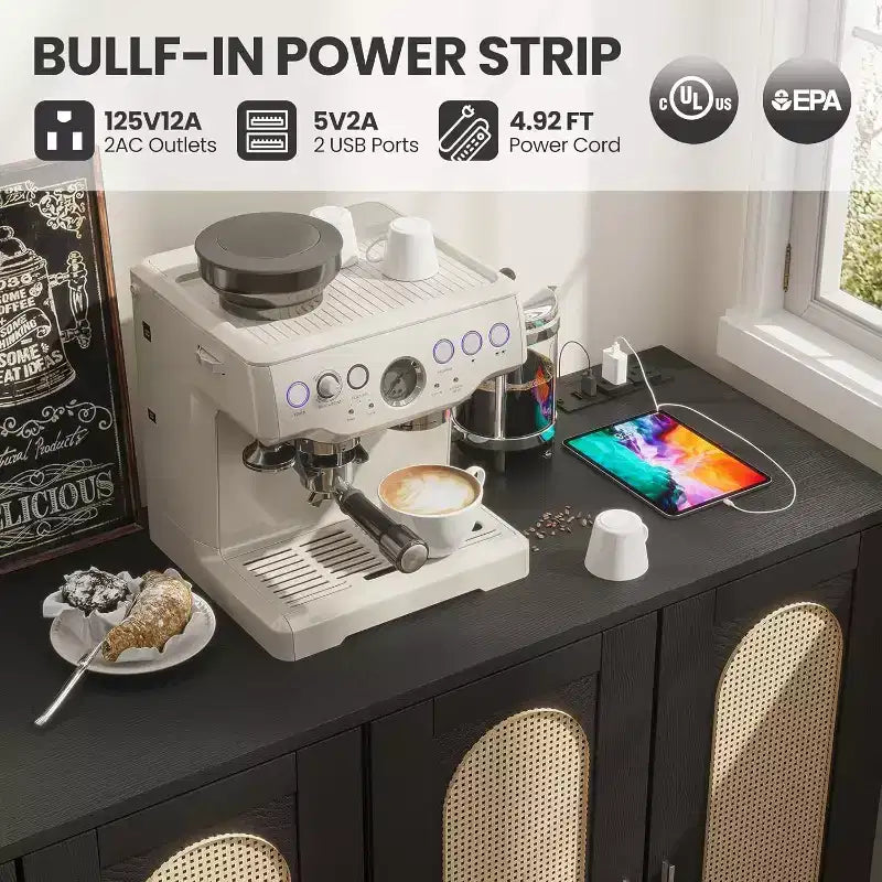 Mobile Contenitore in Rattan con Ricarica e Mobile Bar Caffè - Credenza Boho a 4 Ante (Ripiani Regolabili) Mobile Multifunzionale Boho per Ingresso/Sala da Pranzo