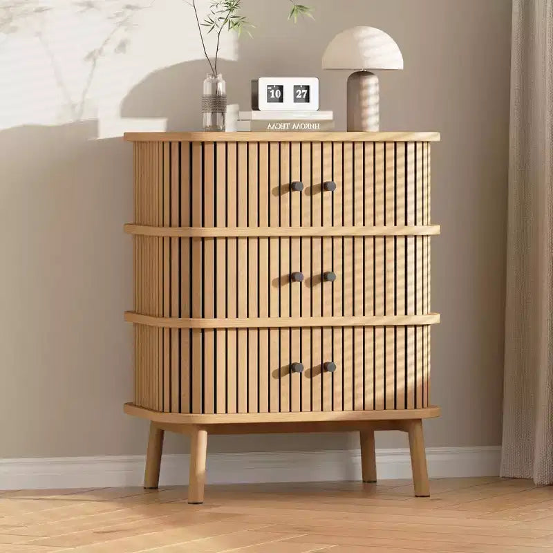 Cassettiera a 3 cassetti, comò per camera da letto, cassettiera spaziosa in vimini con maniglie nere opache e gambe in legno per armadio, corridoio, stile naturale