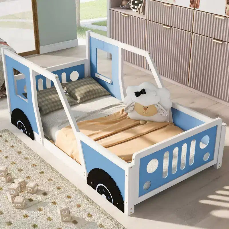 Okak Letto con Rotelle in Legno, Design Classico a Forma di Macchina, con Spondine di Sicurezza per Bambini, Struttura Robusta Senza Rumore, Montaggio Facile, Bianco