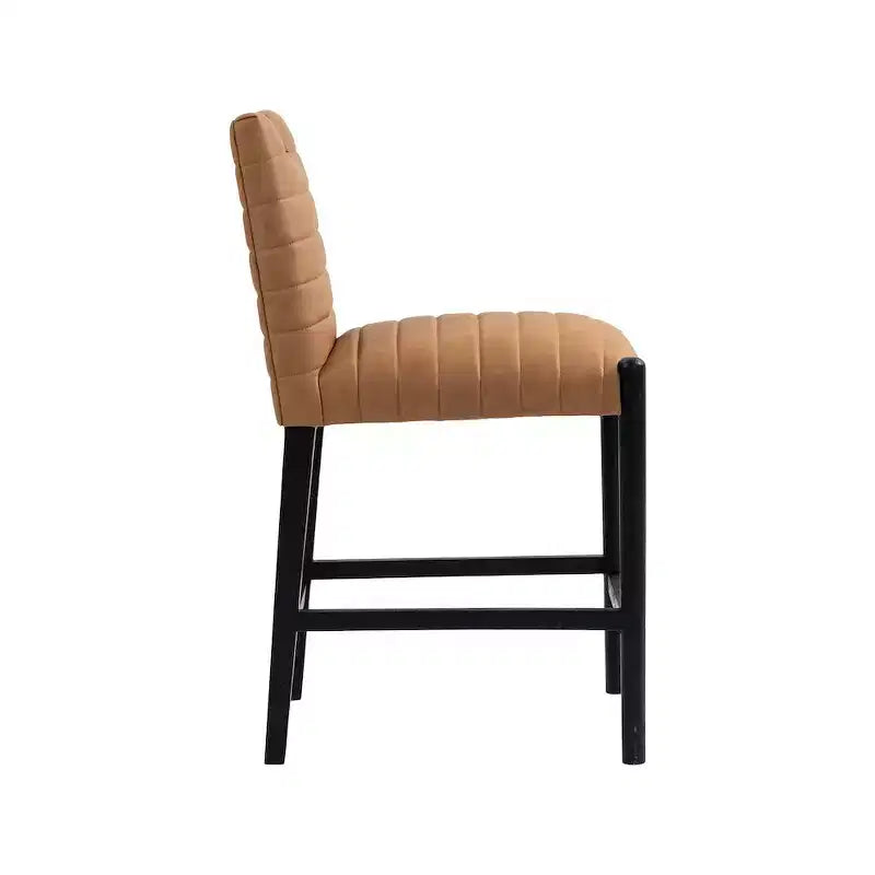 Meridian Furniture, Sgabello da bancone Aimee in pelle vegana color cognac