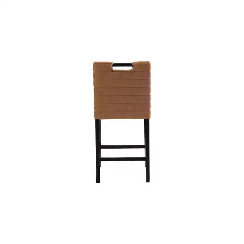 Meridian Furniture, Sgabello da bancone Aimee in pelle vegana color cognac