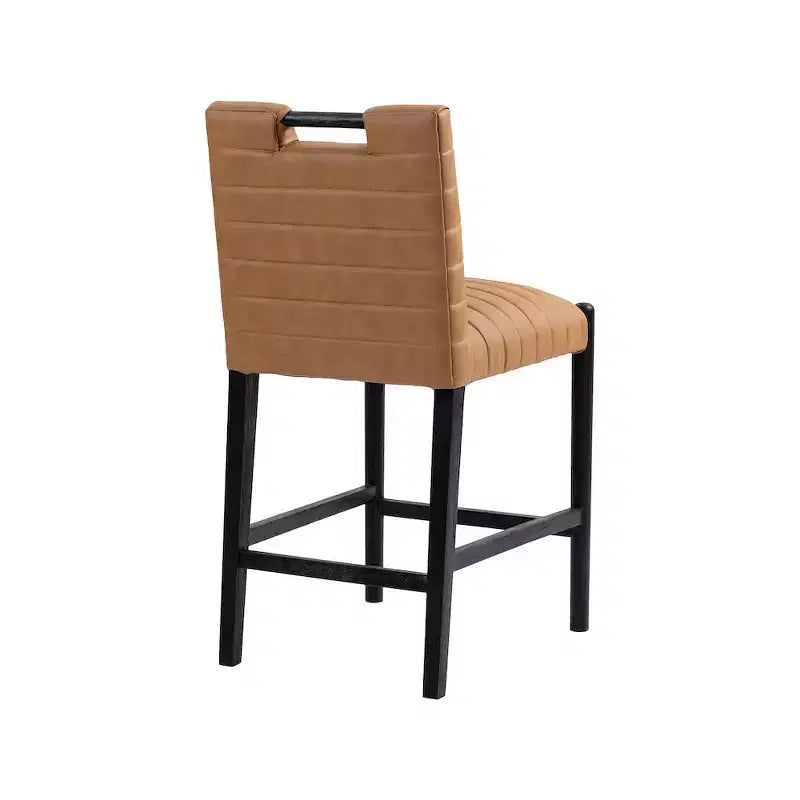 Meridian Furniture, Sgabello da bancone Aimee in pelle vegana color cognac