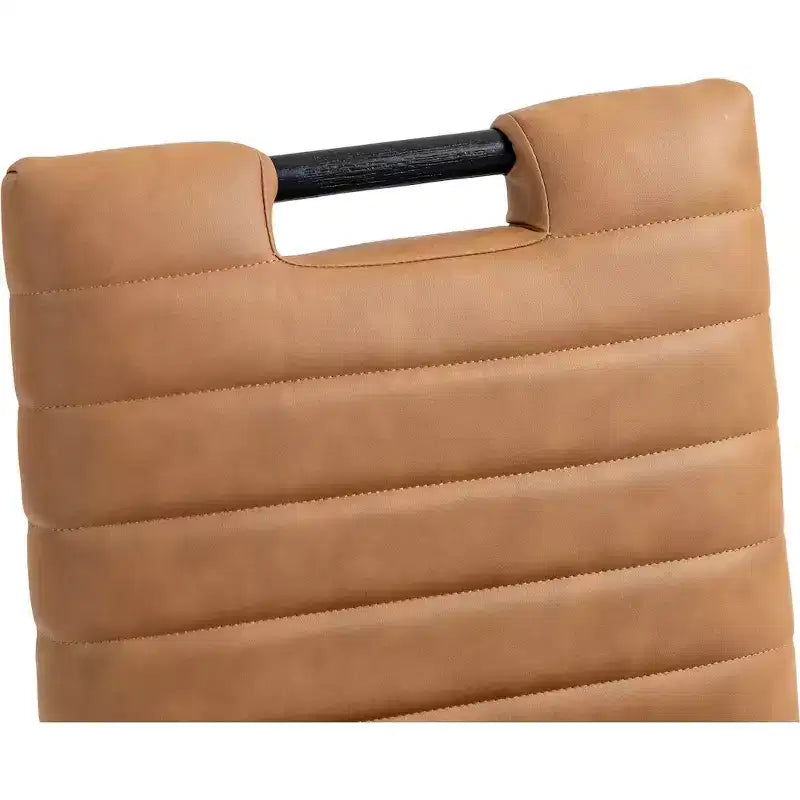 Meridian Furniture, Sgabello da bancone Aimee in pelle vegana color cognac