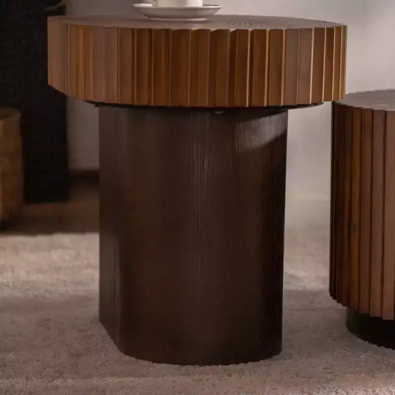 GDFStudio Spencer set di 2 tavolini da caffè con piedistallo in legno con bordo a righe ondulate