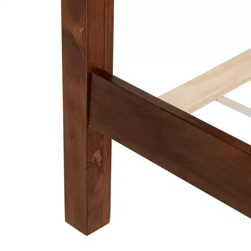 MAYEERTY Letto King in Legno di Pino con Testiera e Pediera in Rattan Marrone
