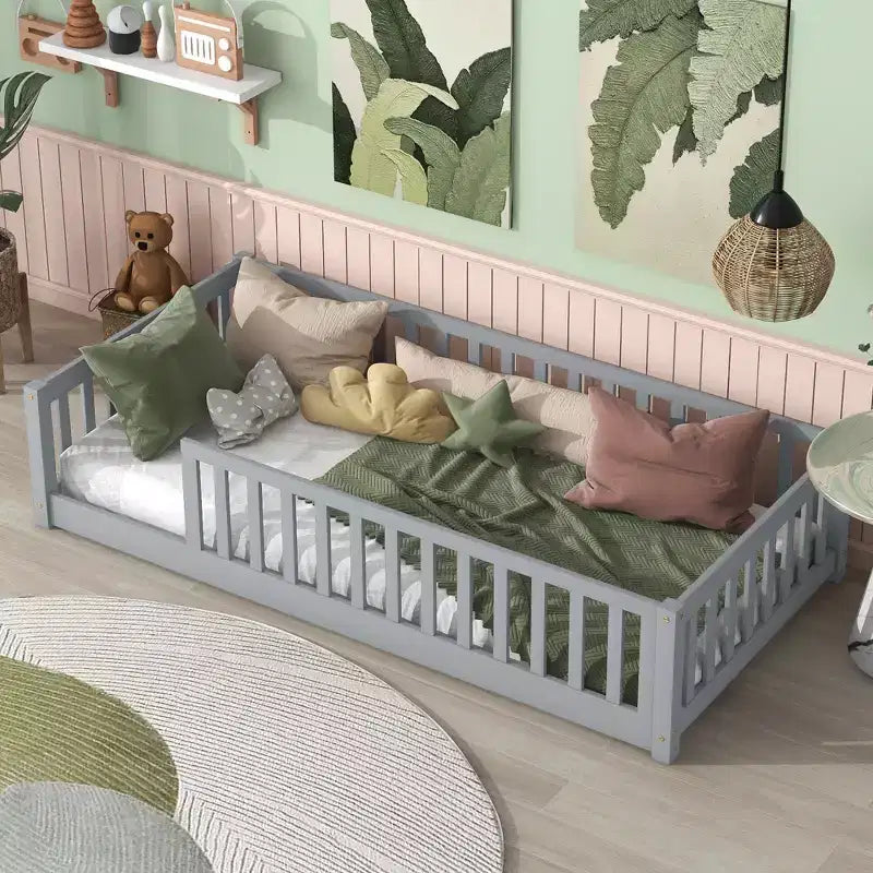 Letto a terra matrimoniale MAYEERTY con recinzione senza porta, spondine in legno di gomma grigio