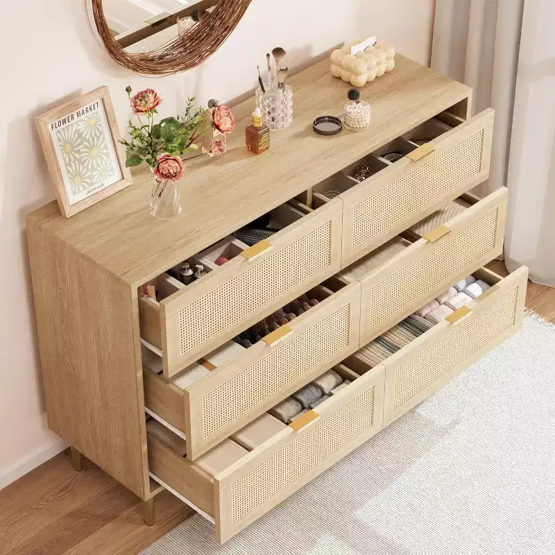 Comò in Rattan a 6 Cassetti con Gambe e Maniglie Dorate, Mobile Ampio con Piano d'Appoggio Grande, Antiribaltamento, per Camera da Letto o Soggiorno
