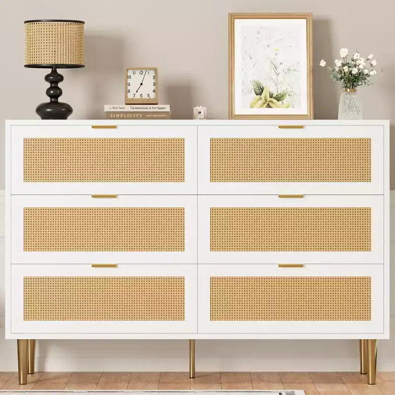 Comò in Rattan a 6 Cassetti con Gambe e Maniglie Dorate, Mobile Ampio con Piano d'Appoggio Grande, Antiribaltamento, per Camera da Letto o Soggiorno