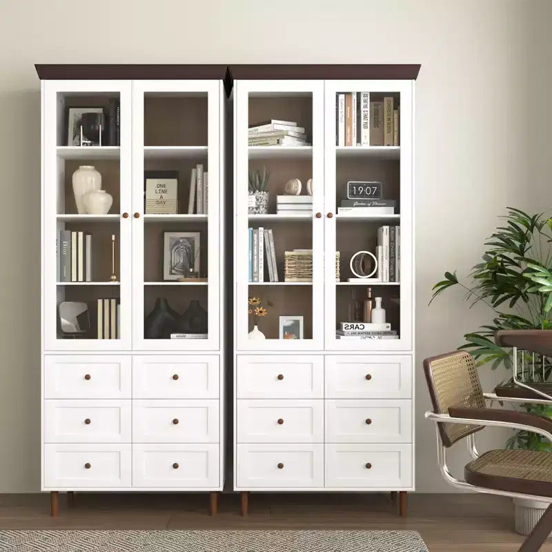 MAYEERTY Mobile Contenitore Bianco in MDF Vetrina con Ante in Vetro Ripiani Regolabili Credenza Autoportante per Cucina Soggiorno