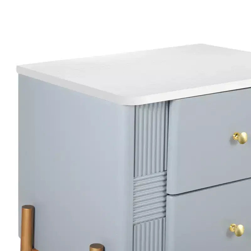 Comodino moderno minimalista Whisen con 2 cassetti, maniglie e gambe in metallo dorato, design con texture unica