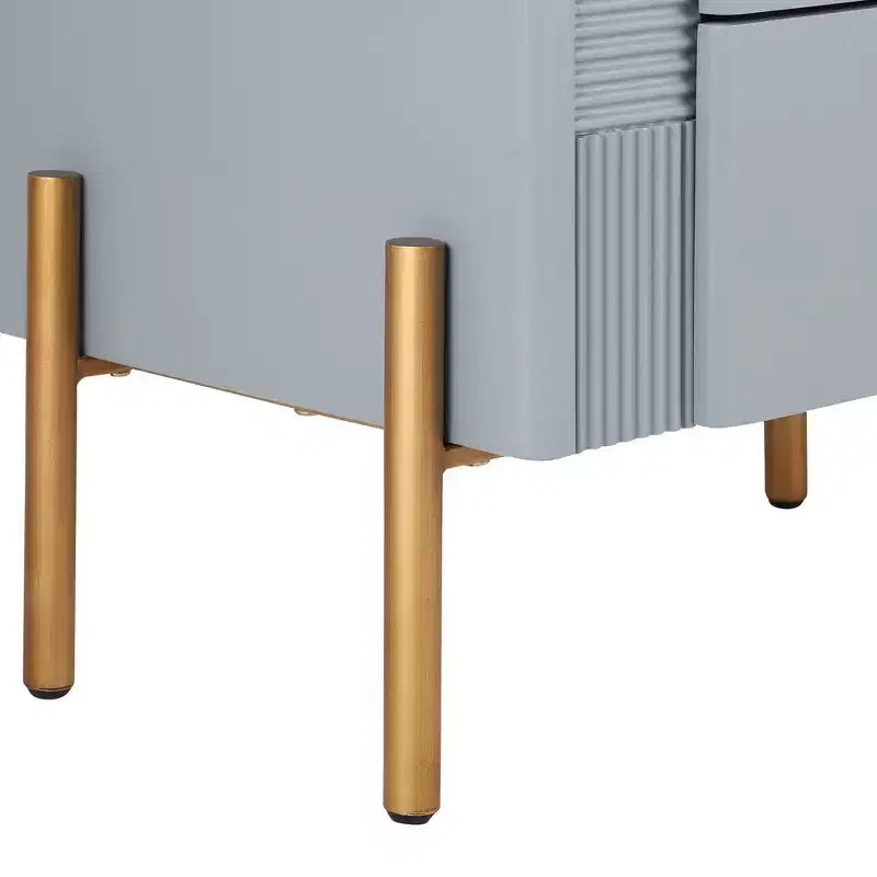 Comodino moderno minimalista Whisen con 2 cassetti, maniglie e gambe in metallo dorato, design con texture unica