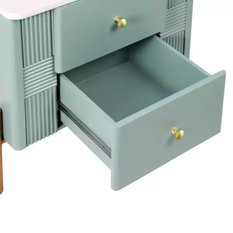 Comodino moderno minimalista Whisen con 2 cassetti, maniglie e gambe in metallo dorato, design con texture unica