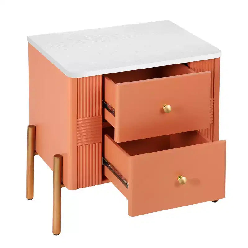 Comodino moderno minimalista Whisen con 2 cassetti, maniglie e gambe in metallo dorato, design con texture unica