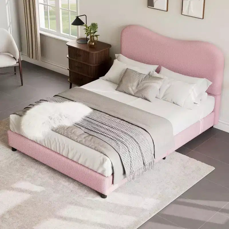 Struttura letto matrimoniale/una piazza e mezza/queen size con testiera imbottita in Boucle effetto nuvola, piattaforma a basso profilo, robuste doghe in legno, silenziosa, non richiede rete a molle