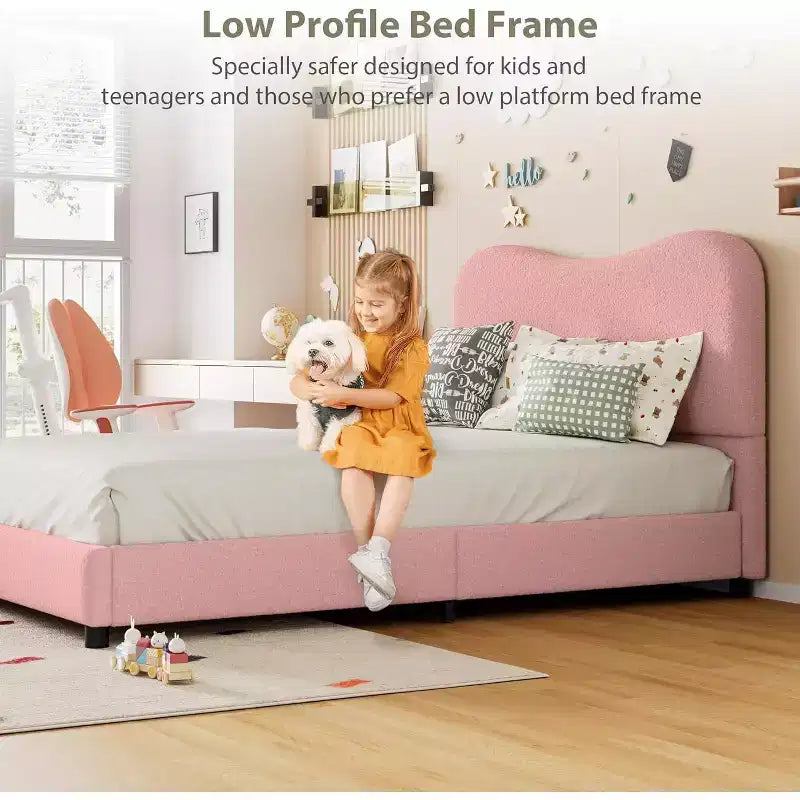 Struttura letto matrimoniale/una piazza e mezza/queen size con testiera imbottita in Boucle effetto nuvola, piattaforma a basso profilo, robuste doghe in legno, silenziosa, non richiede rete a molle