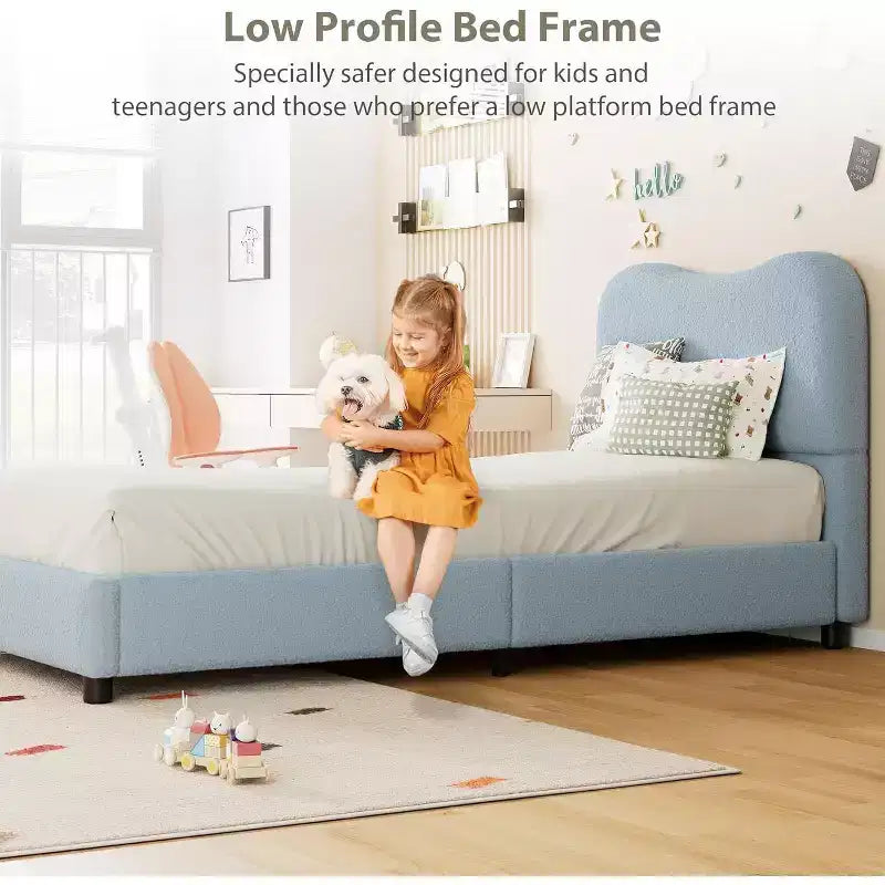 Struttura letto matrimoniale/una piazza e mezza/queen size con testiera imbottita in Boucle effetto nuvola, piattaforma a basso profilo, robuste doghe in legno, silenziosa, non richiede rete a molle