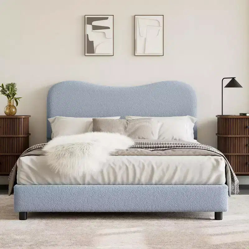 Struttura letto matrimoniale/una piazza e mezza/queen size con testiera imbottita in Boucle effetto nuvola, piattaforma a basso profilo, robuste doghe in legno, silenziosa, non richiede rete a molle