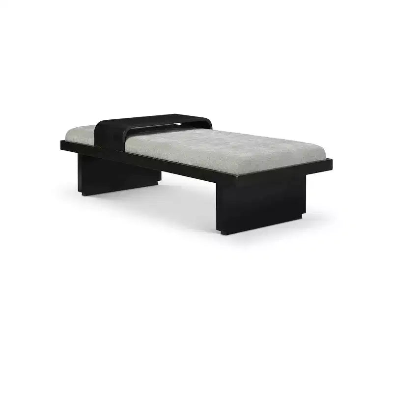 Meridian Furniture, Panca in tessuto ciniglia Arlington
