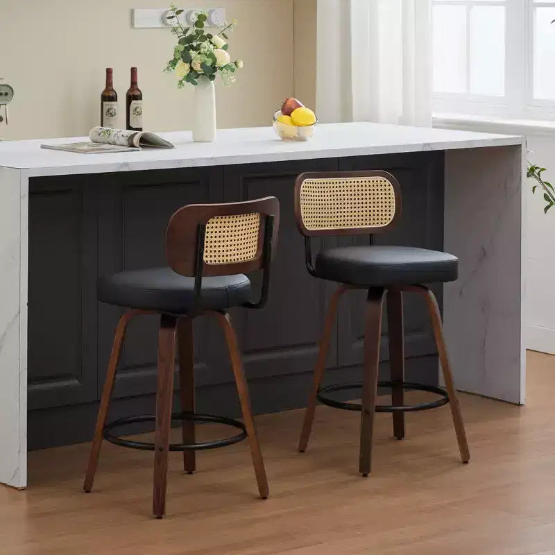 CLIHOME Set di 2 Sgabelli da Bar Altezza Bancone - Sgabelli da 26 Pollici in Rattan con Schienale in Paglia di Vienna e Seduta Imbottita