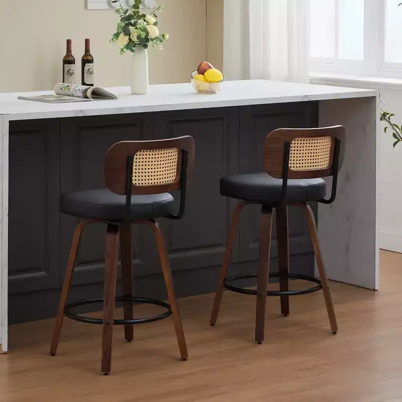 CLIHOME Set di 2 Sgabelli da Bar Altezza Bancone - Sgabelli da 26 Pollici in Rattan con Schienale in Paglia di Vienna e Seduta Imbottita