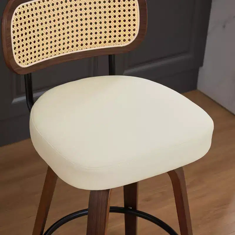 CLIHOME Set di 2 Sgabelli da Bar Altezza Bancone - Sgabelli da 26 Pollici in Rattan con Schienale in Paglia di Vienna e Seduta Imbottita