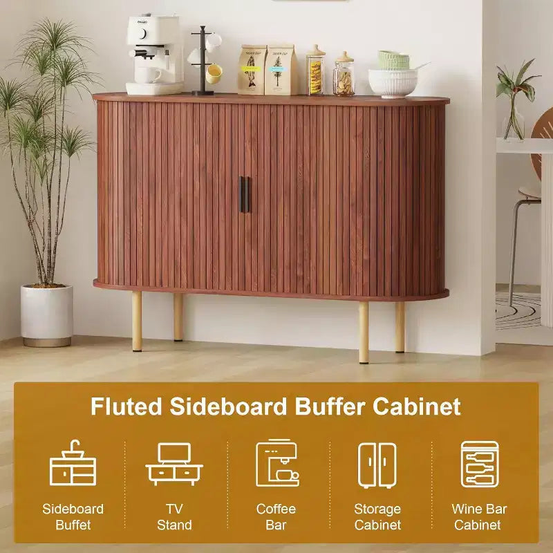 Credenza con ante scorrevoli scanalate da 47", mobile contenitore moderno in legno con ripiani regolabili, per soggiorno, cucina, sala da pranzo