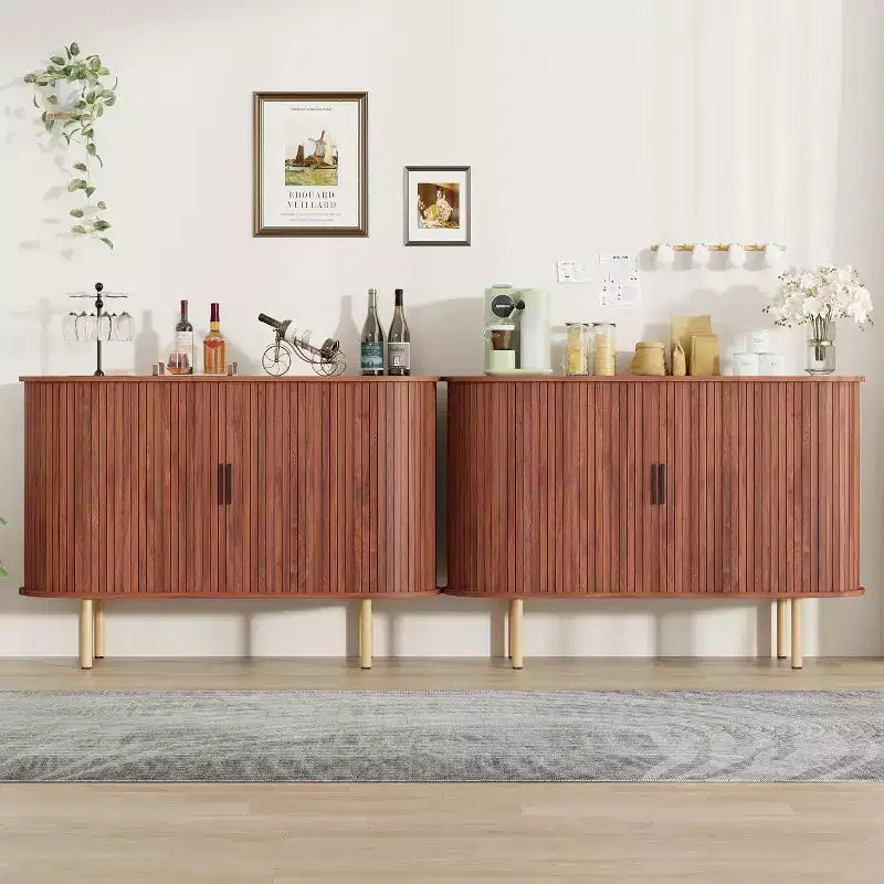 Credenza con ante scorrevoli scanalate da 47", mobile contenitore moderno in legno con ripiani regolabili, per soggiorno, cucina, sala da pranzo