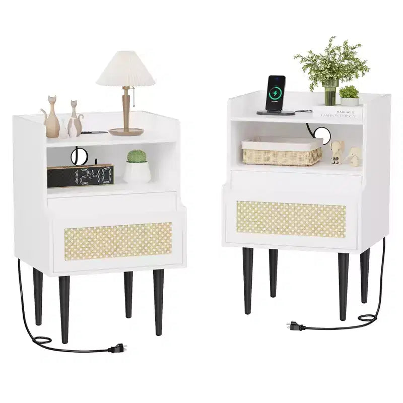 Comodini Set di 2 Tavolini da Notte - Stile rustico con Presa di Ricarica, Cassetto in Rattan e Ripiani Aperti, Tavolini laterali