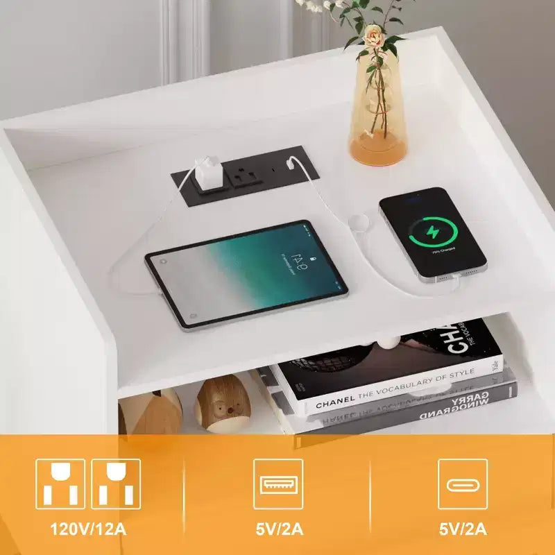 Comodini Set di 2 Tavolini da Notte - Stile rustico con Presa di Ricarica, Cassetto in Rattan e Ripiani Aperti, Tavolini laterali