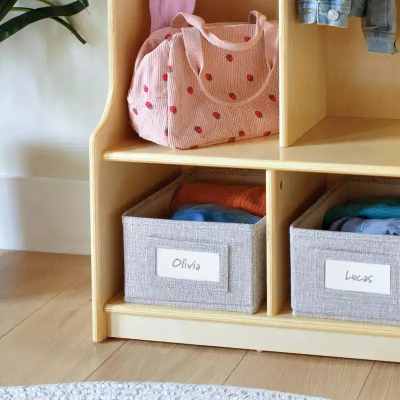 Mobile Contenitore in Legno a 2 Sezioni Guidecraft EdQ con Panca per Aula, Organizzatore a Cubi per Bambini con Scaffali e Ganci per Cappotti