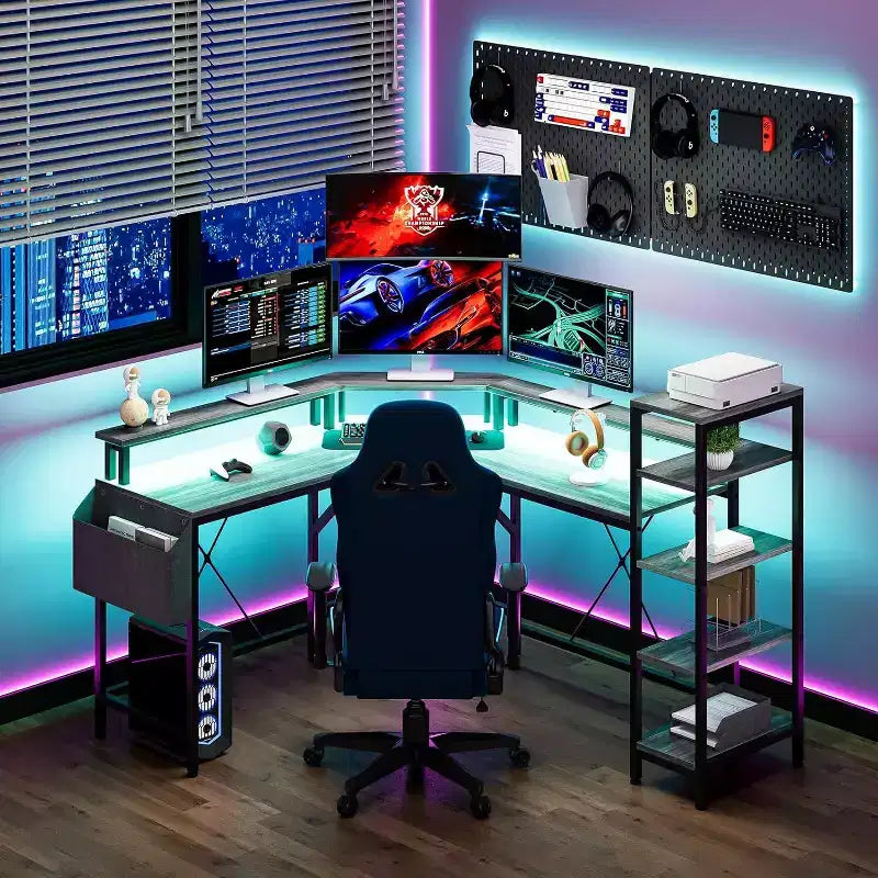 Acekool Scrivania angolare a L da 62" con prese di corrente, luci LED, supporto per monitor e mensole portaoggetti, scrivania ergonomica ad angolo per ufficio domestico