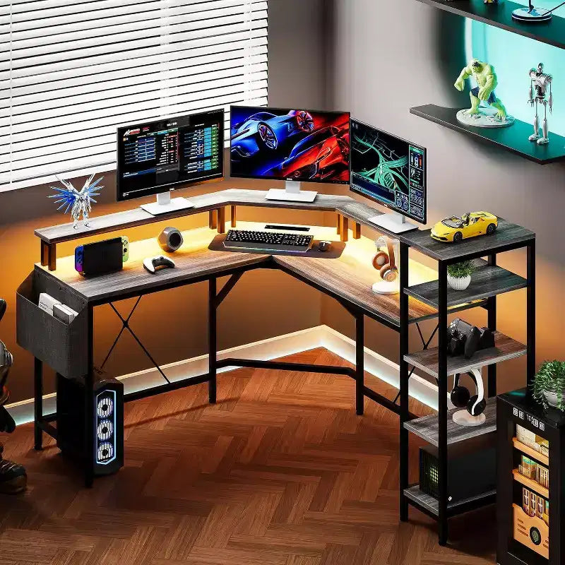 Acekool Scrivania angolare a L da 62" con prese di corrente, luci LED, supporto per monitor e mensole portaoggetti, scrivania ergonomica ad angolo per ufficio domestico