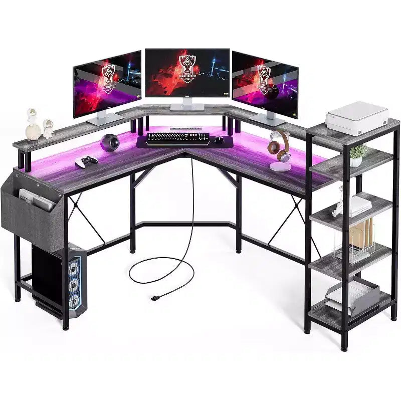 Acekool Scrivania angolare a L da 62" con prese di corrente, luci LED, supporto per monitor e mensole portaoggetti, scrivania ergonomica ad angolo per ufficio domestico